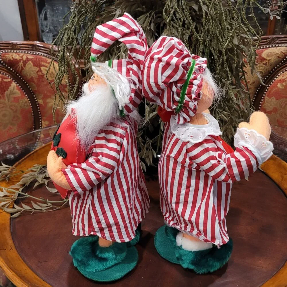 Annalee Santa & Mrs. Claus Christmas Dolls 2006 Hot Water Bottle & Blanket